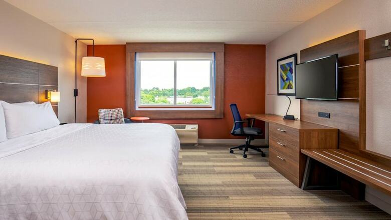 Holiday Inn Express Hotel & Suites Mount Pleasant