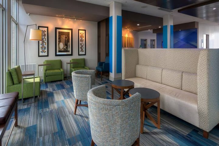 Holiday Inn Express Hotel & Suites Mount Pleasant