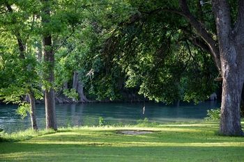 Motel Gruene Outpost River Lodge