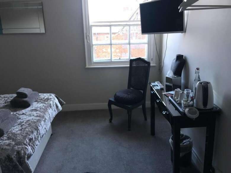 Hotel Horn And Trumpet