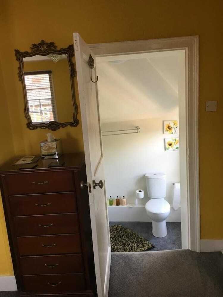 Hotel Horn And Trumpet