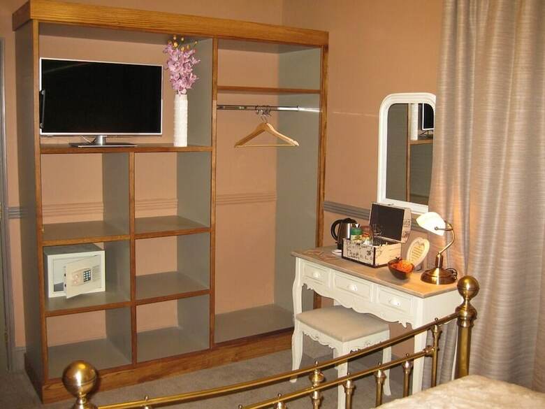 Hostal Pen Mill Hotel