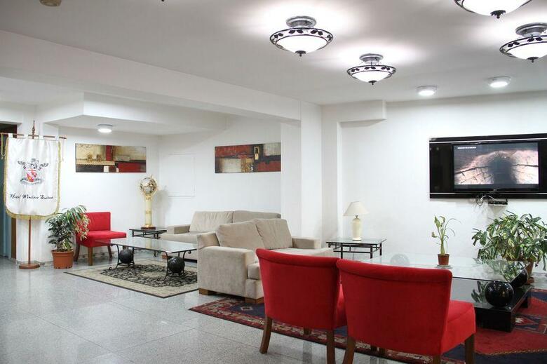 Hotel Windsor Suites