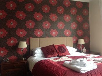 Hostal Safe Harbour Inn