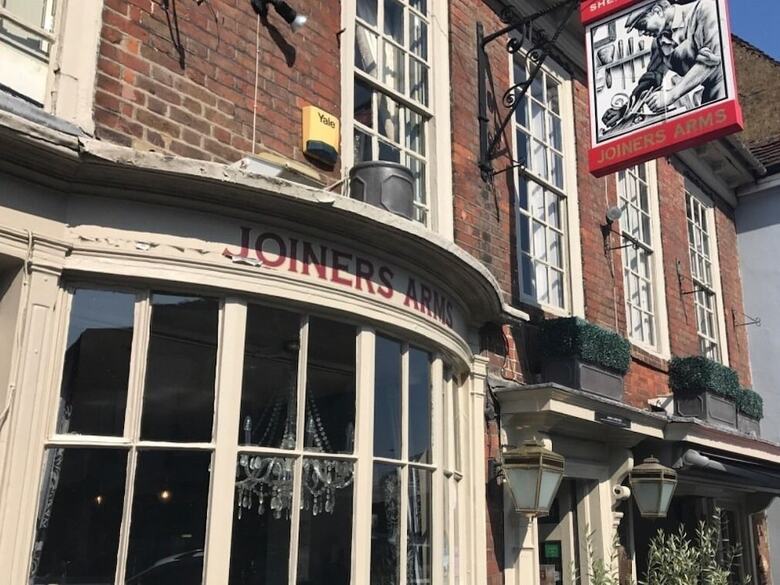 Hostal No.64 At The Joiners