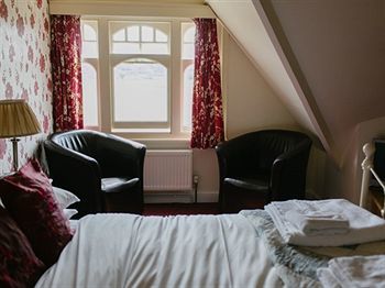 Hostal The George Hotel