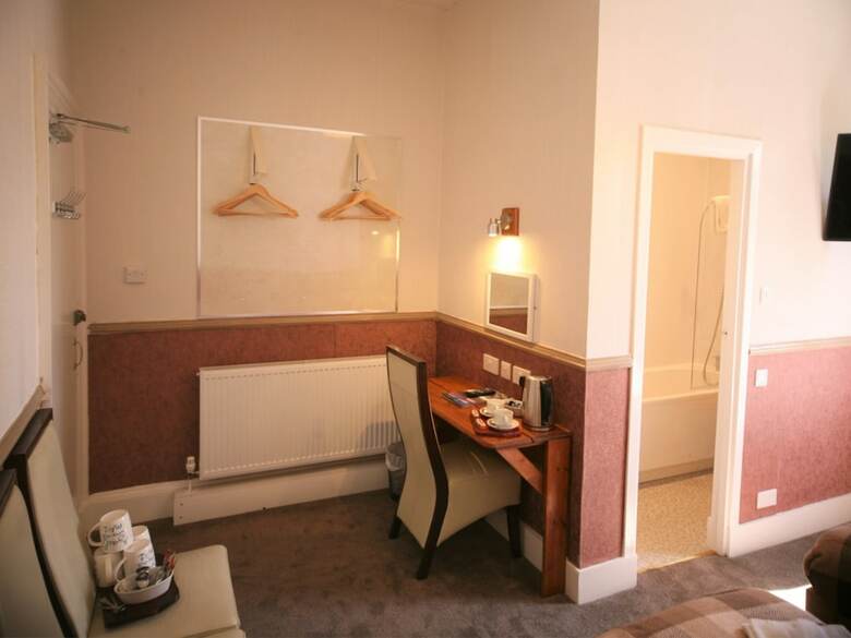 Hostal Roy Bridge Hotel