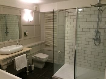 Hostal The Crown & Kitchen