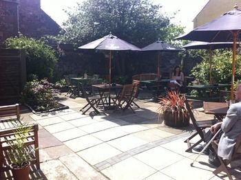 Hostal The Crown & Kitchen