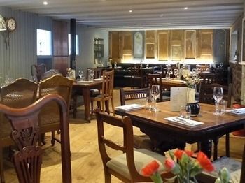 Hostal The Crown & Kitchen