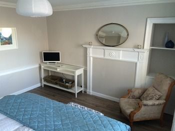 Hostal The Crown & Kitchen