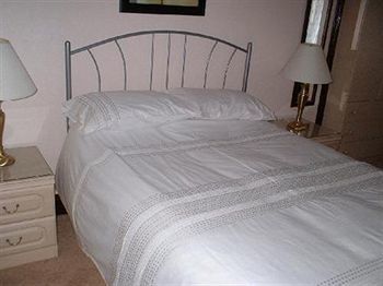Bed & Breakfast Howard's Way Guest House