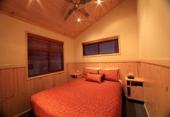 Cabana Ashmore Palms Holiday Village