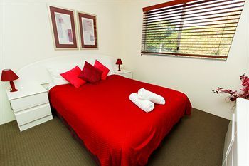 Sanctuary Lake Apartments
