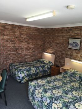 Dragon Phoenix Motel & Restaurant