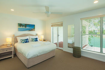 Hotel Noosa Entrance Waterfront Resort