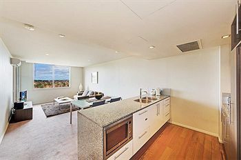 Wyndel Apartments - Harbour Watch