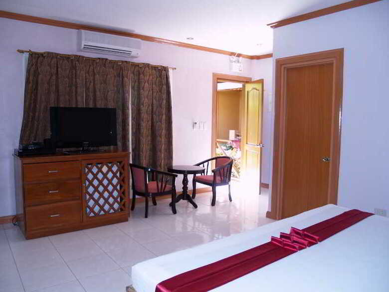 Hotel Anda White Beach Resort