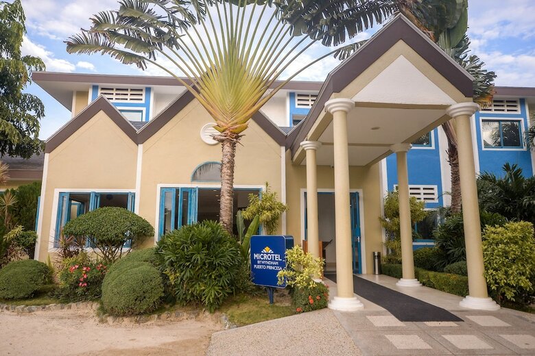 Hotel Microtel By Wyndham Puerto Princesa