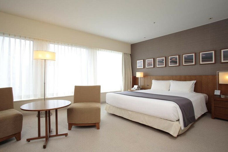 Keio Plaza Hotel