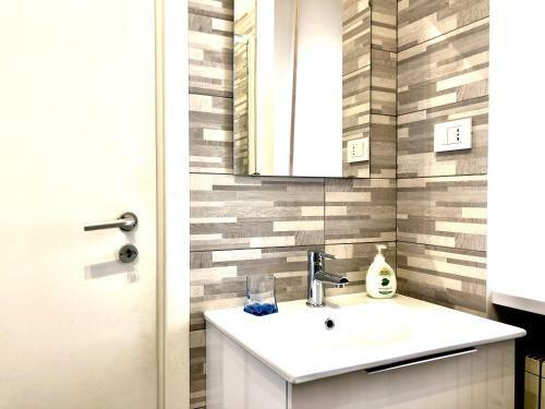 Yhome | J Stadium - Toscana Apartments