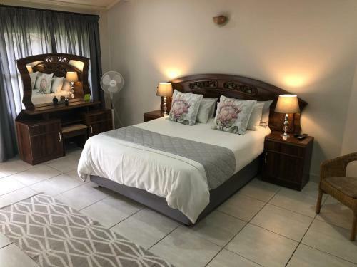 Hostal Big "5" Guesthouse