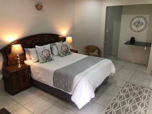 Hostal Big "5" Guesthouse