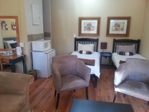 Hostal Big "5" Guesthouse