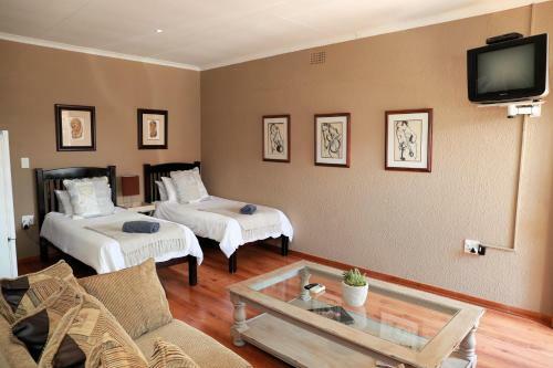 Hostal Big "5" Guesthouse