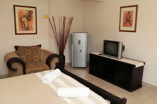 Hostal Big "5" Guesthouse