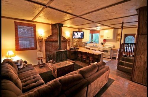 Creekside Lodge