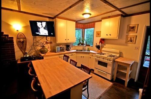 Creekside Lodge