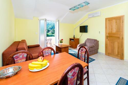 Apartments Dubelj