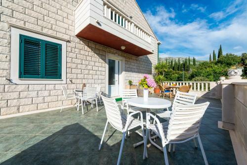Apartments Dubelj