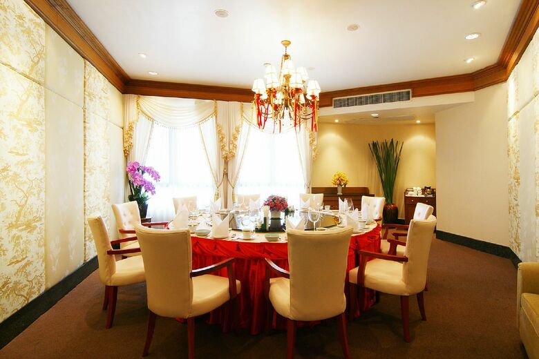 Grand Diamond Suites Hotel