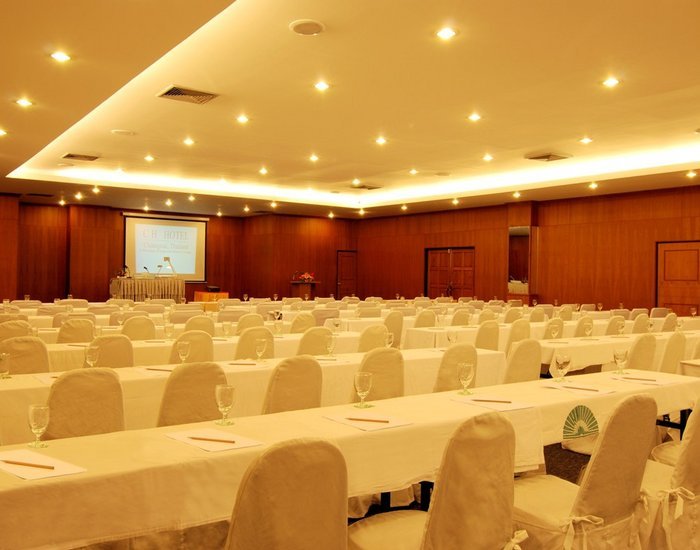 Hotel C H