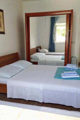 Apartments By The Sea Zavode (omis) - 1048