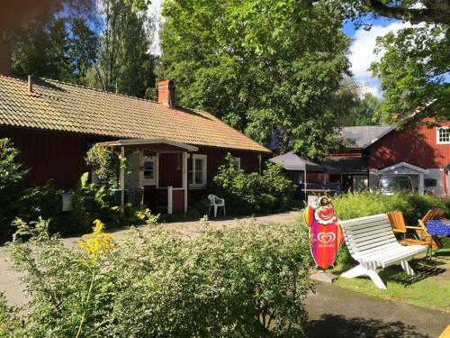 Albergue Lunedet Camping Caf� Restaurang Ab