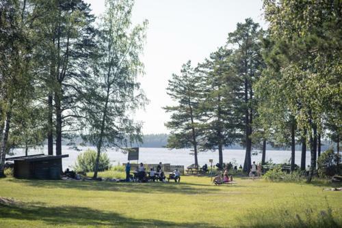 Albergue Lunedet Camping Caf� Restaurang Ab