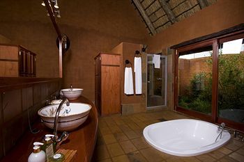 Misty Hills Country Hotel
