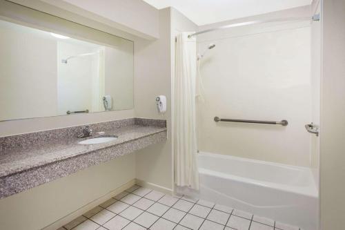 Hotel Super 8 By Wyndham Cabot