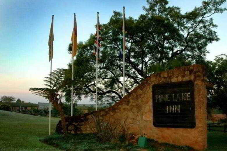 Hotel Pine Lake Inn