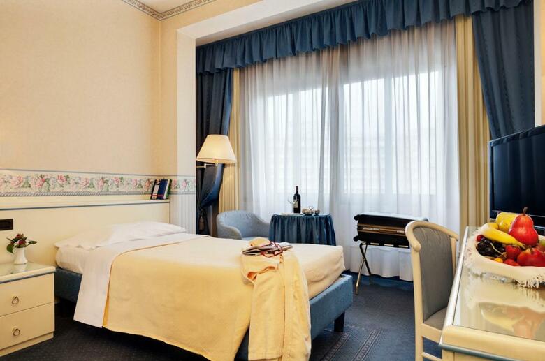 Hotel Bristol Buja