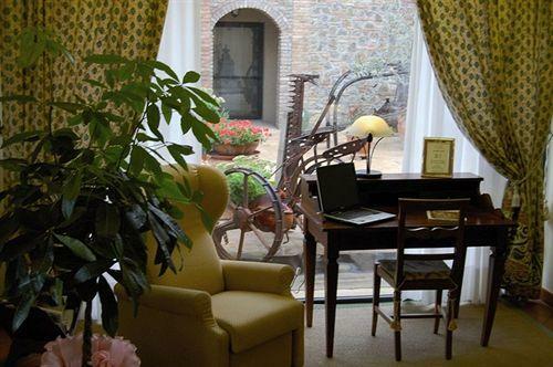 Hotel Casolare Le Terre Rosse
