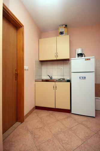 Apartments By The Sea Duce (omis) - 4852