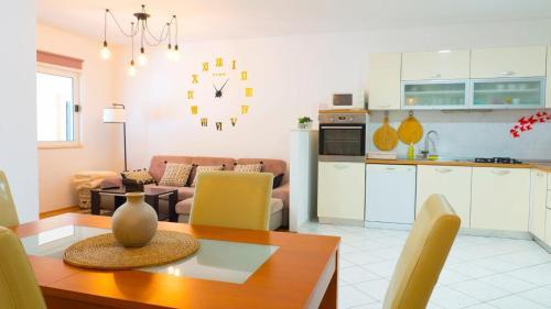 Apartments With A Parking Space Duce (omis) - 4663