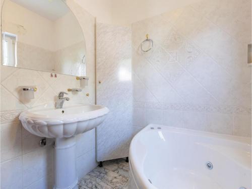 Three-bedroom Apartment Omis With Sea View 08