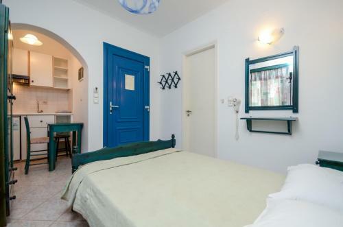 Polemis Studios & Apartments