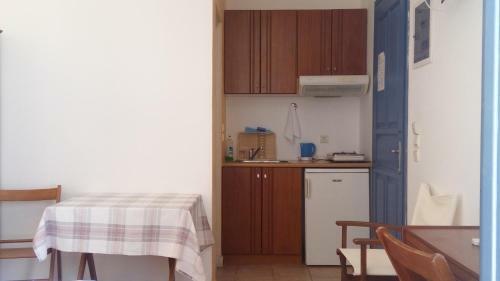 Hostal Blue And White