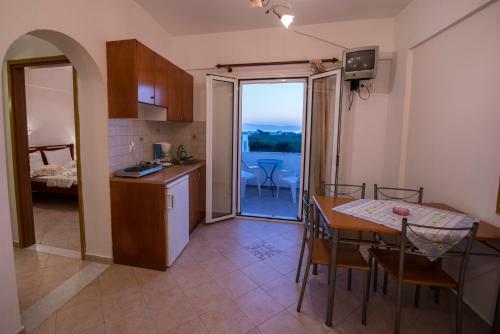 Sophi's L Studios & Apartments